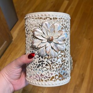 PINK ZEBRA BLOOMING VINE WITH FLOWER MEDALLIONS SHADE